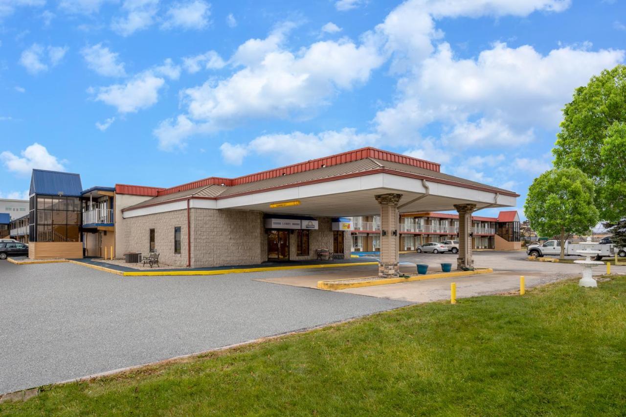 Hotel Super 8 By Wyndham Perrysburg-Toledo Exterior foto