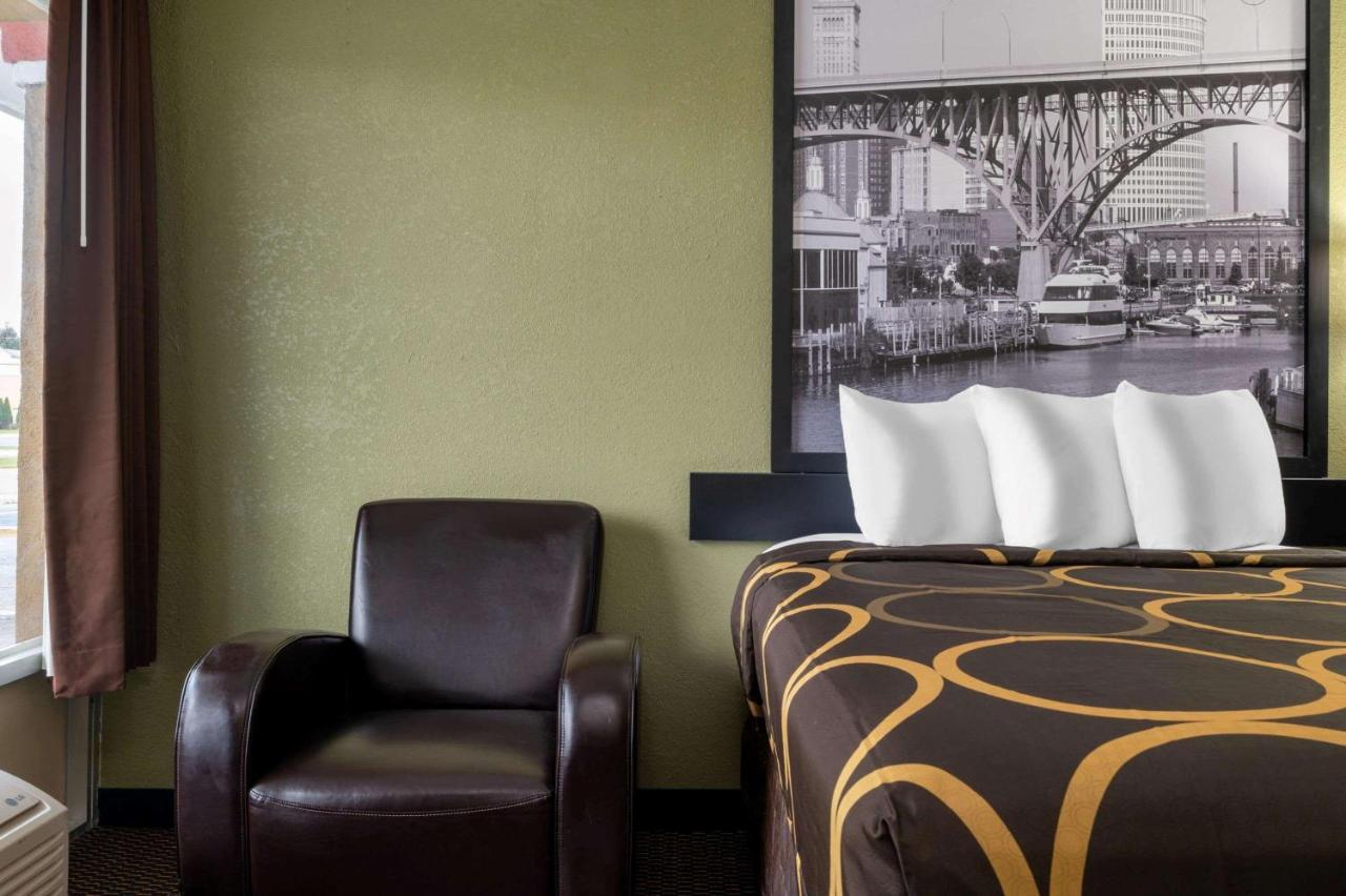 Hotel Super 8 By Wyndham Perrysburg-Toledo Exterior foto