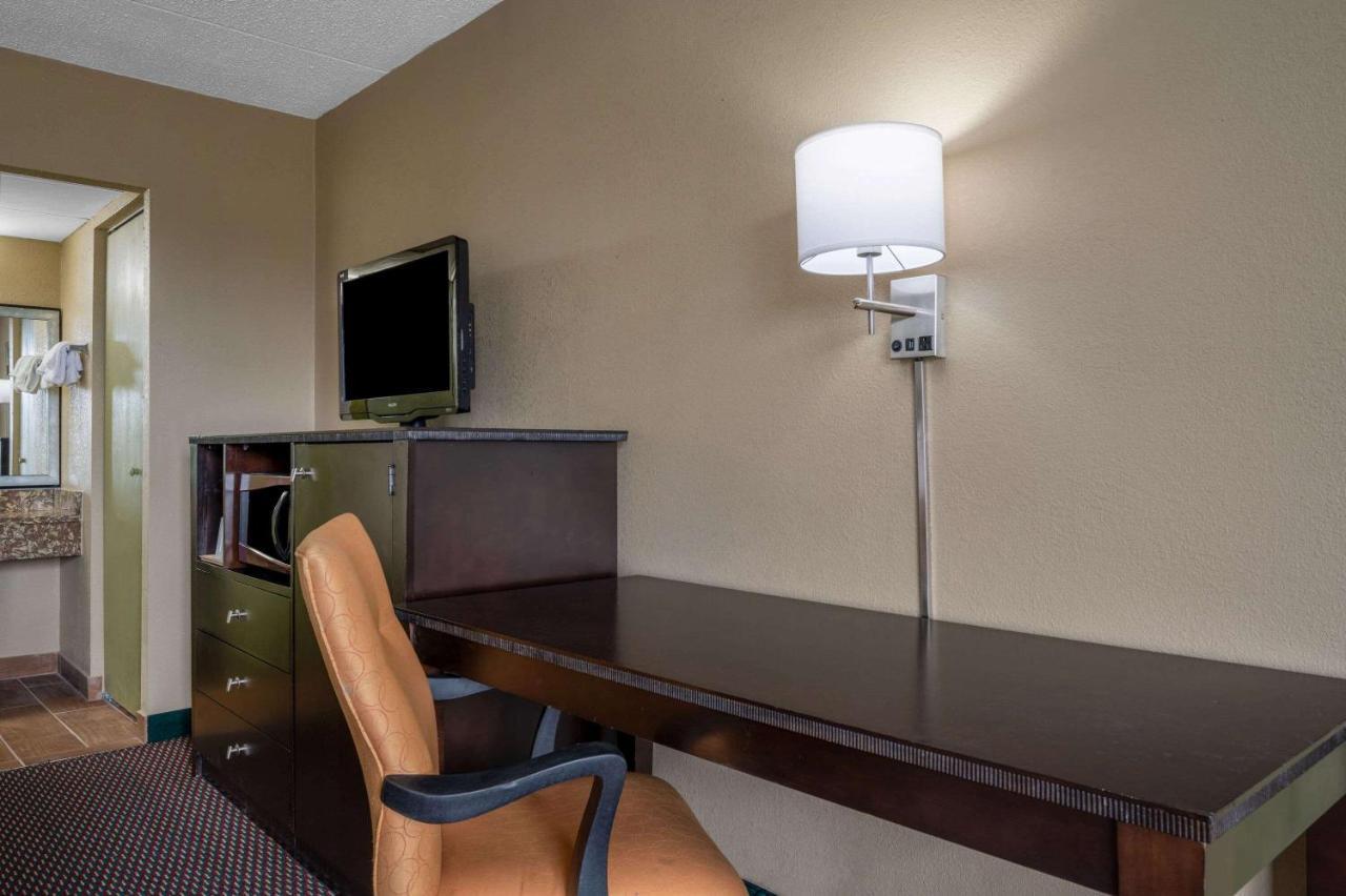 Hotel Super 8 By Wyndham Perrysburg-Toledo Exterior foto