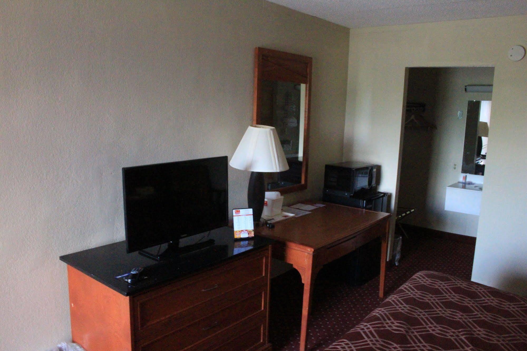 Hotel Super 8 By Wyndham Perrysburg-Toledo Exterior foto