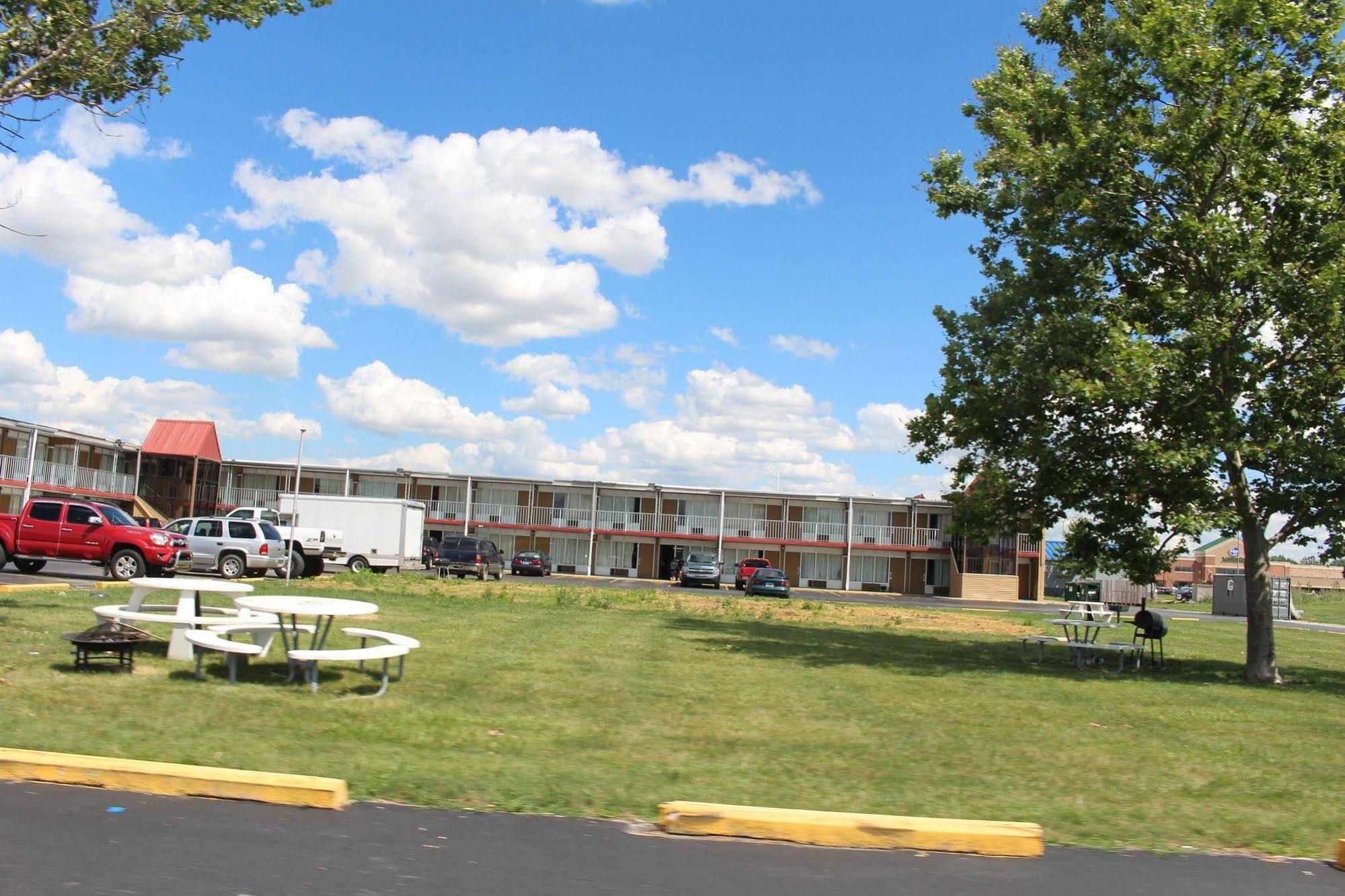 Hotel Super 8 By Wyndham Perrysburg-Toledo Exterior foto