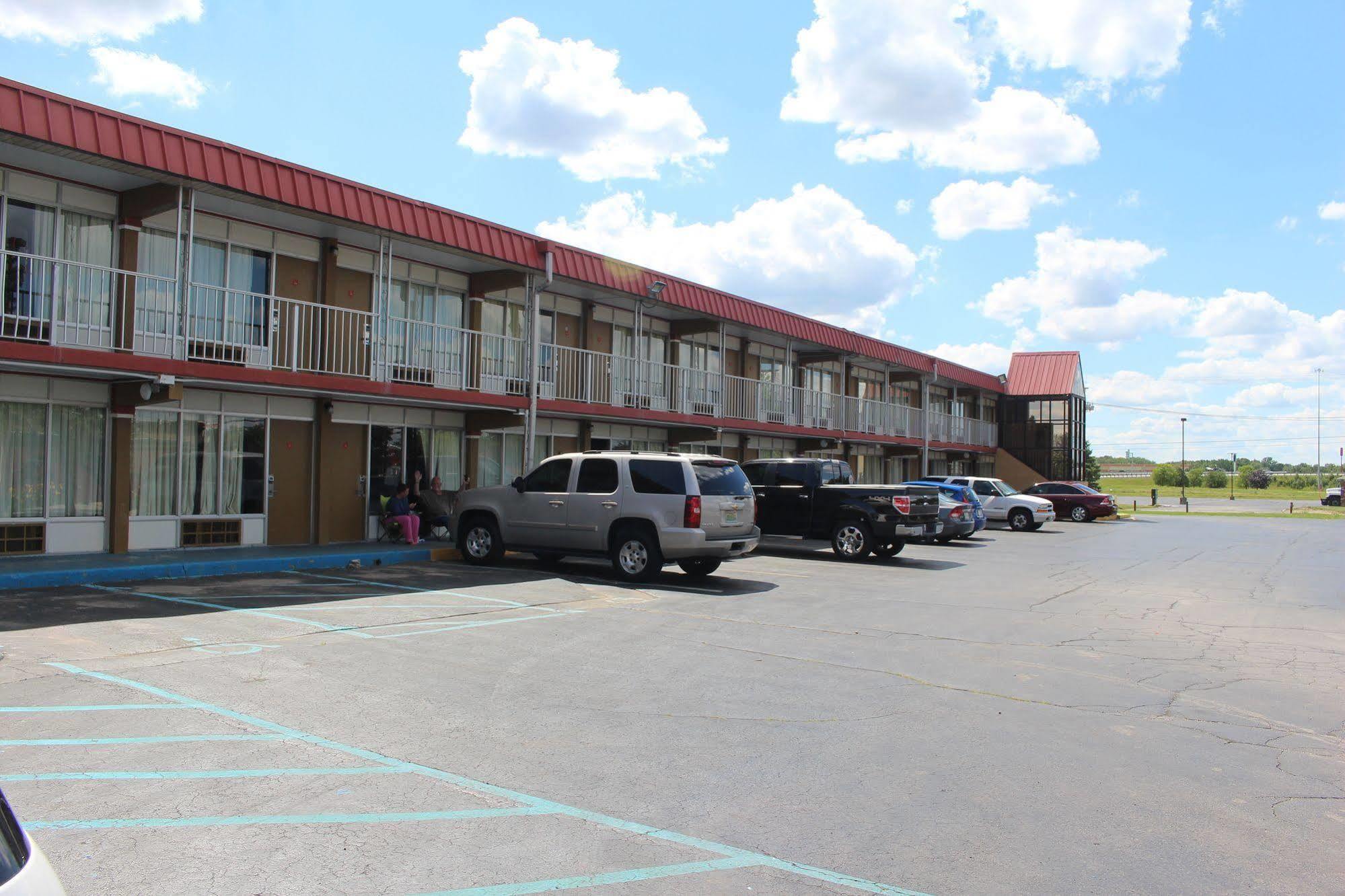 Hotel Super 8 By Wyndham Perrysburg-Toledo Exterior foto