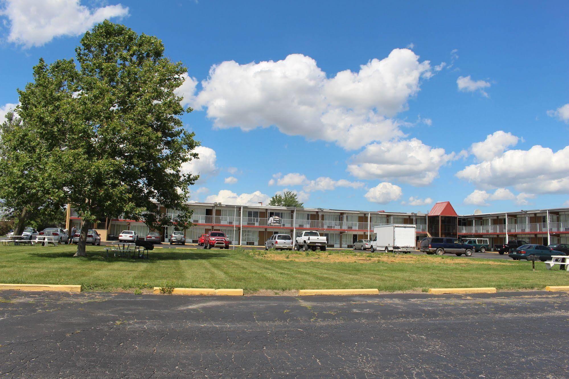 Hotel Super 8 By Wyndham Perrysburg-Toledo Exterior foto